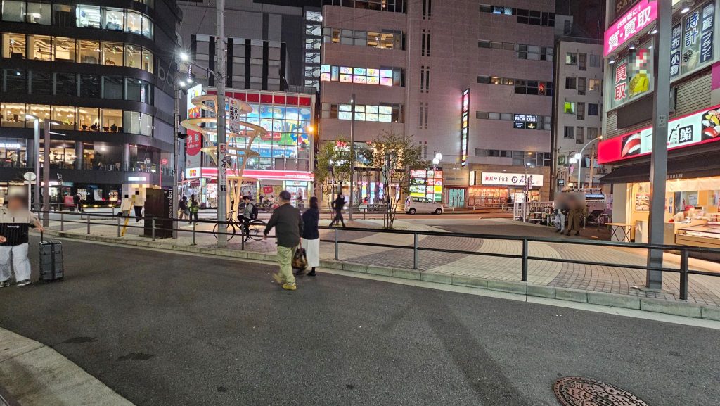 駅前のちよだ鮨の辺り