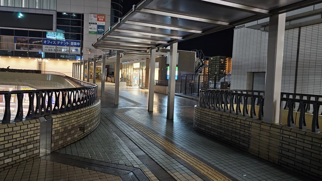 北口駅前のペデストリアンデッキ