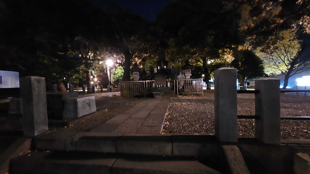 西郷隆盛像付近のほこら？
