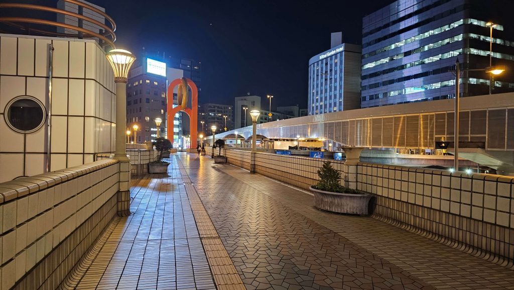 立ちんぼの目撃証言がある上野駅前の遊歩道①
