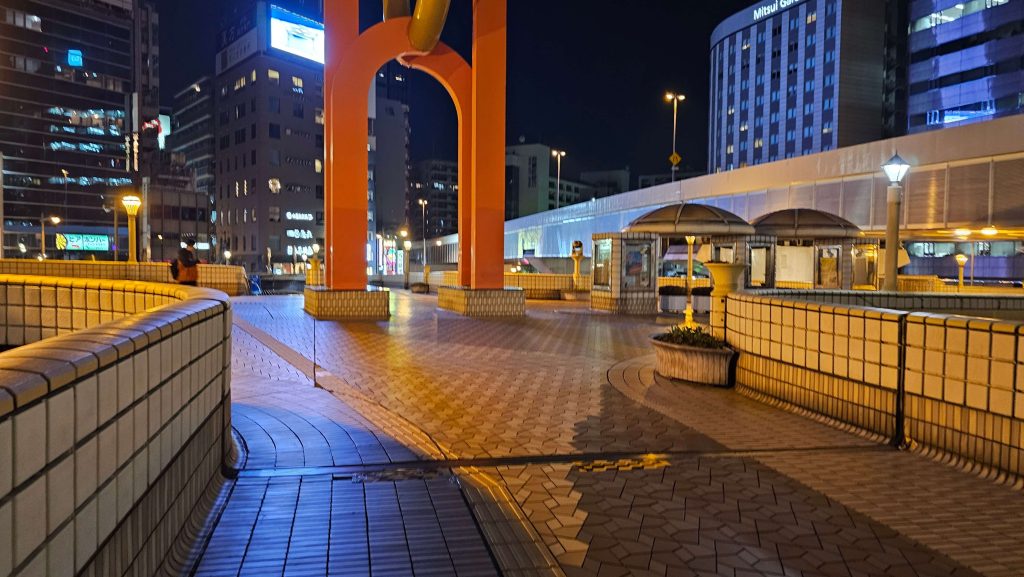 立ちんぼの目撃証言がある上野駅前の遊歩道②
