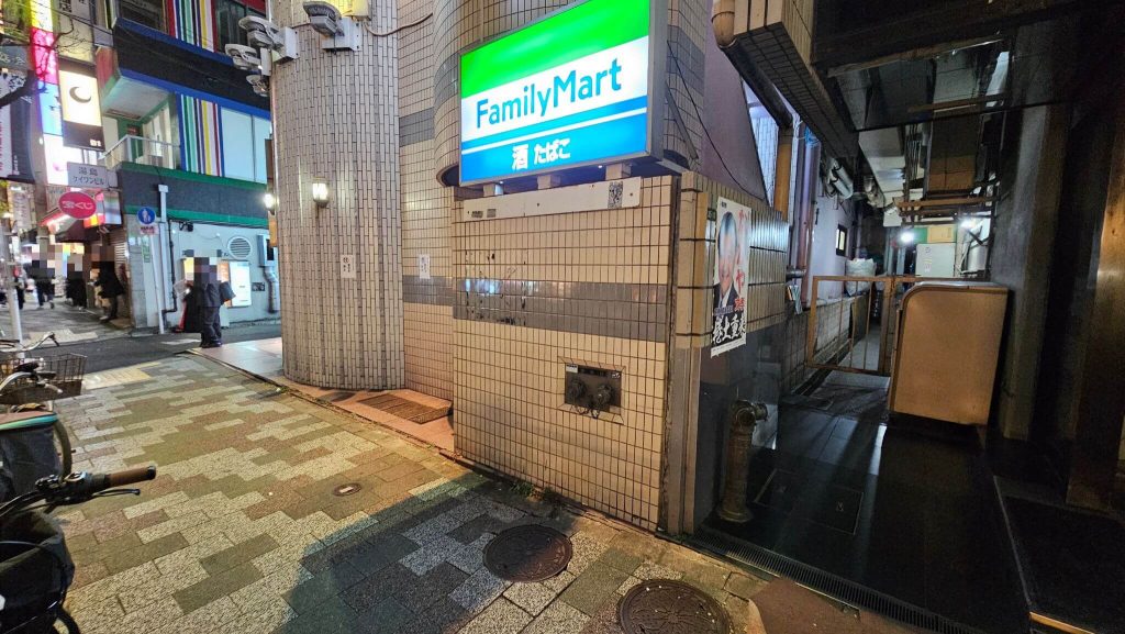 ベトナム人がよく目撃されるドン・キホーテ近くのファミレス