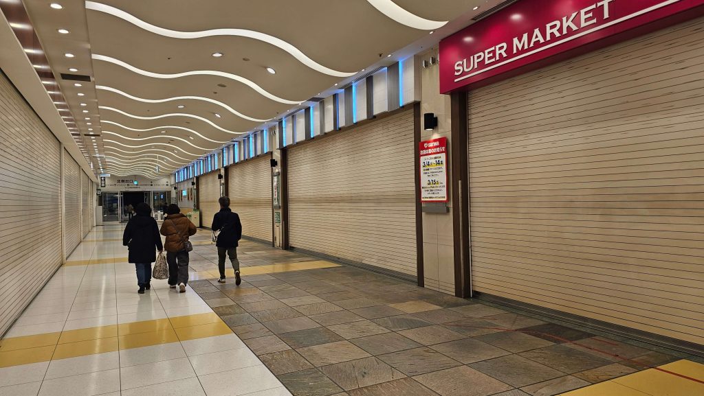 シャッターが閉まり始めたラゾーナ川崎