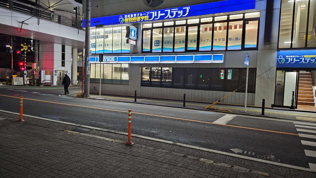 鹿島田駅前のローソン