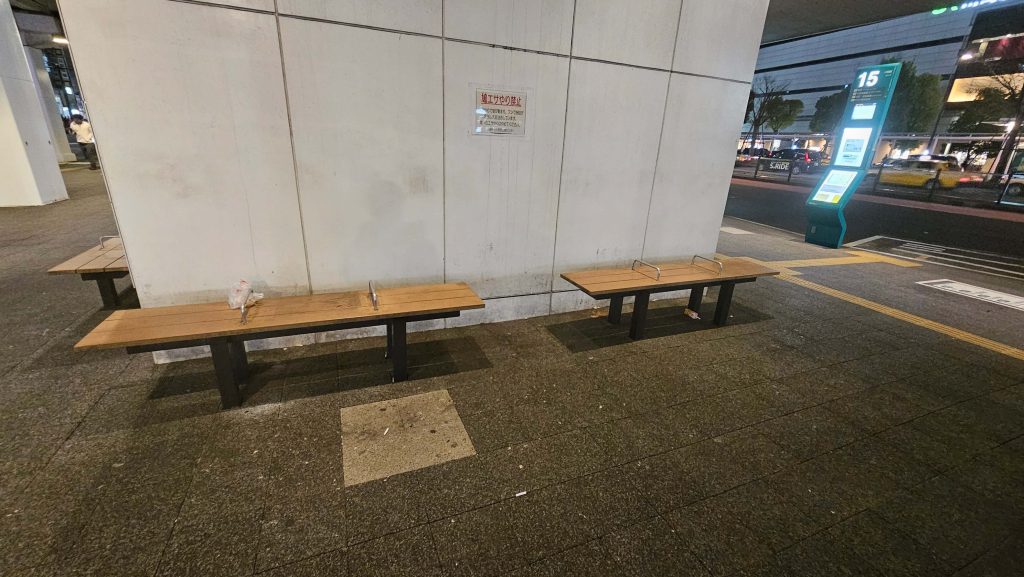 たちんぼが声を掛けてくると言われてた駅前ベンチ