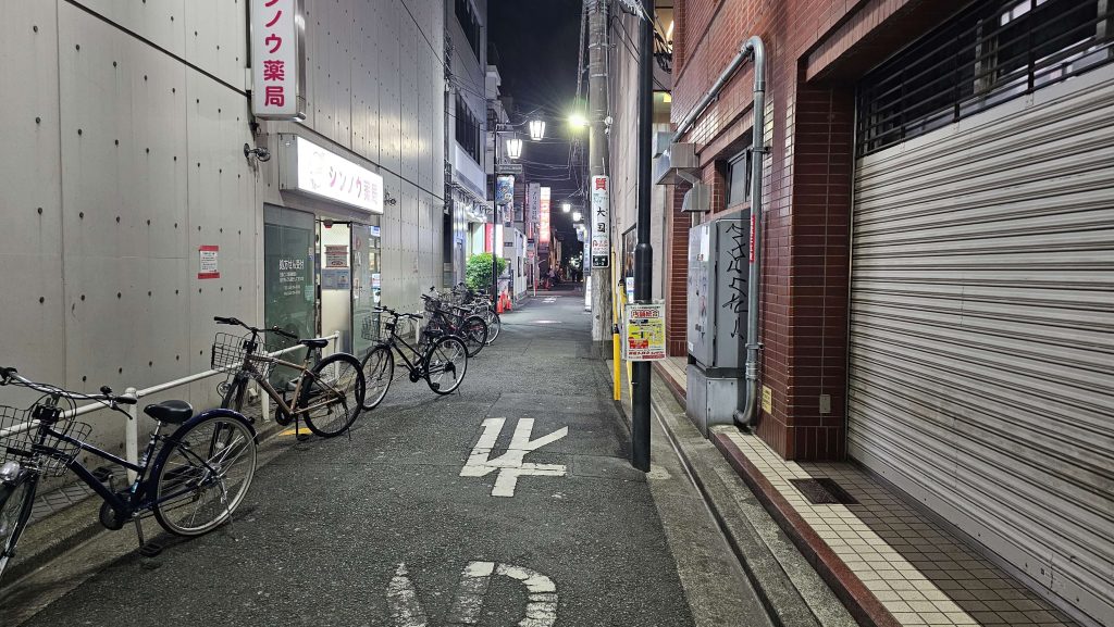 駅から少し入ったところの路地