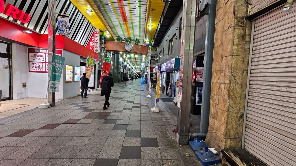 シャッターが閉まった店舗の前で客引きしてたって情報も